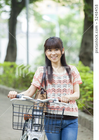騎自行車的女人 5248458