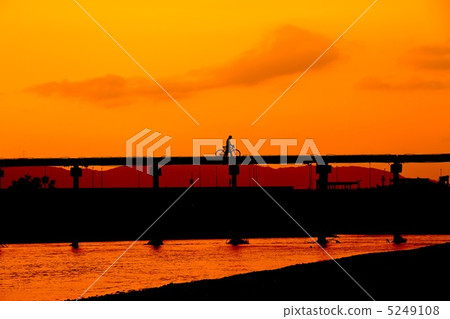 Flow Bridge Evening Scenery Flow Bridge Evening Scenery 5249108