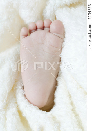 Baby's cute foot sole Baby's cute foot sole 5254228