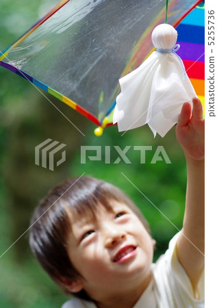 一個孩子仰望一個好友(Tarutobubuzu) 一個孩子仰望一個好友(Tarutobubuzu) 5255736