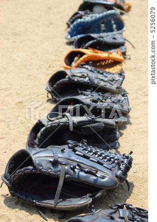 Baseball glove 5256079