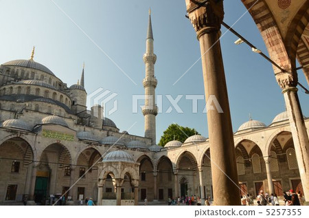 Sultan Ahmet · Jamie's courtyard and corridor, Large dome Sultan Ahmet · Jamie's courtyard and corridor, Large dome 5257355
