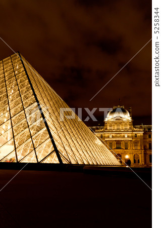 Louvre Museum (France - Paris) 5258344