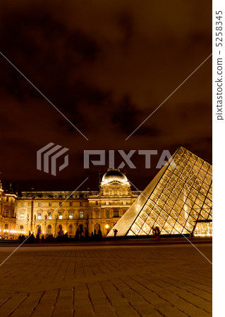 Louvre Museum (France - Paris) 5258345