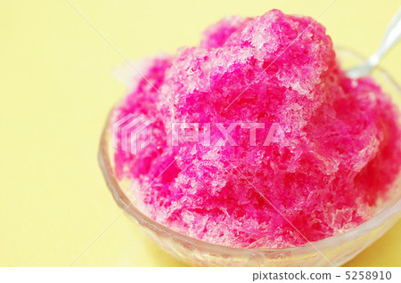 Old-fashioned shaved ice Old-fashioned shaved ice 5258910