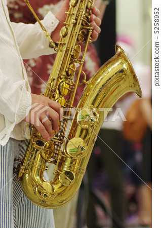 Sax playing Sax playing 5258952