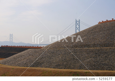 五Gokuzuka Kofun和明石海峽大橋 5259177