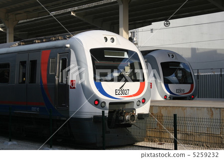 Istanbul Train Station and Train 5259232