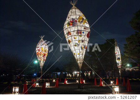 海島公園的巨大的燈籠Arashiyama花光路的 海島公園的巨大的燈籠Arashiyama花光路的 5261207