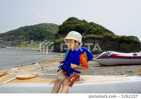 Child with Minagazaki Coast Child with Minagazaki Coast 5262287