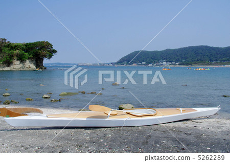 Hand made wooden kayak and the sea of Hayama Hand made wooden kayak and the sea of Hayama 5262289