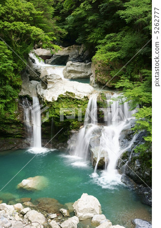 夏天偉大的瀑布之神 夏天偉大的瀑布之神 5262777