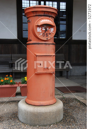 Round type mail post (Old Taisha Ekimae Station / Shimane Prefecture Hikawa gun, Taisha Town Kita Araki) Round type mail post (Old Taisha Ekimae Station / Shimane Prefecture Hikawa gun, Taisha Town Kita Araki) 5271972