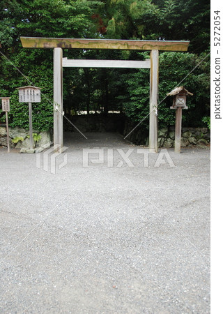 Moonlight Torii Torii (Ise City Miyae / Mie Prefecture) 5272054