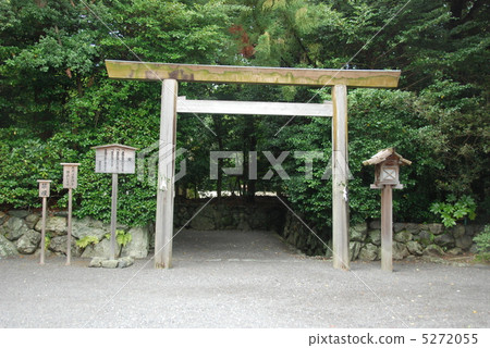 Moonlight Torii Torii (Ise City Miyae / Mie Prefecture) 5272055