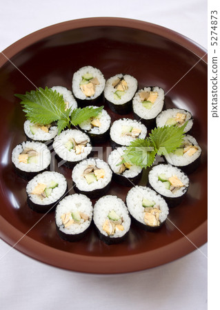 Rolling the tub 5274873