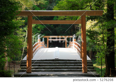 Ise shrine Ningo style windy day pray Ise shrine Ningo style windy day pray 5276208