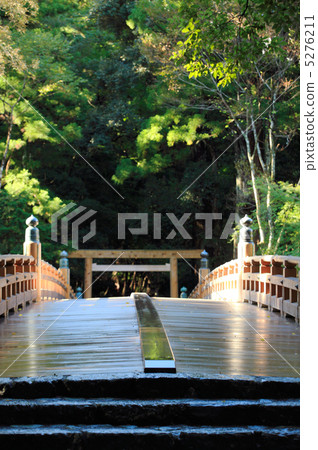 Ise shrine Ningo style windy day pray Ise shrine Ningo style windy day pray 5276211
