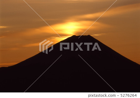 當早晨的太陽從山上出來時 當早晨的太陽從山上出來時 5276264