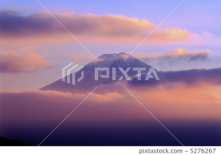 Sunset cloud from the hill 5276267