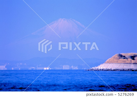 Scenery with Mt. Fuji in Chiba Prefecture · Futtsu City "White peak floating in Haruma" 5276269