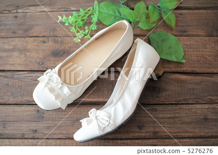 White frilled ribbon ballet shoes, junior shoes White frilled ribbon ballet shoes, junior shoes 5276276