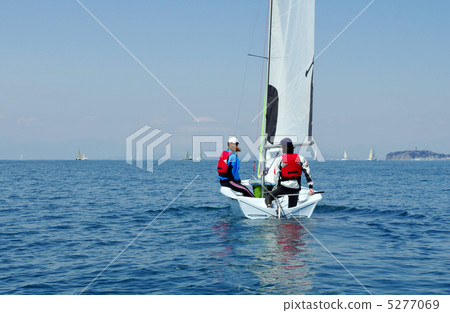 景觀與一艘遊艇 5277069