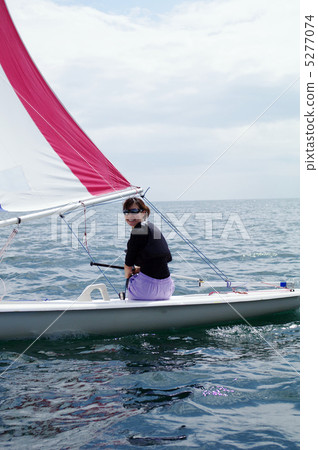 景觀與一艘遊艇 5277074