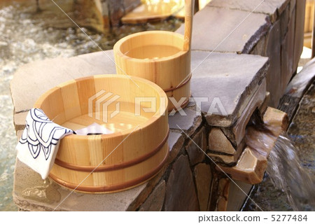 Healing in Japanese · hot springs: sprue, hot water tub and handbank · horizontal position Healing in Japanese · hot springs: sprue, hot water tub and handbank · horizontal position 5277484
