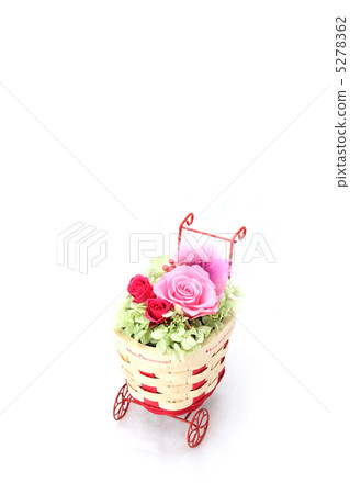 Preserved flower arrangement (rose · hydrangea · pepper berry + flower basket) 5278362