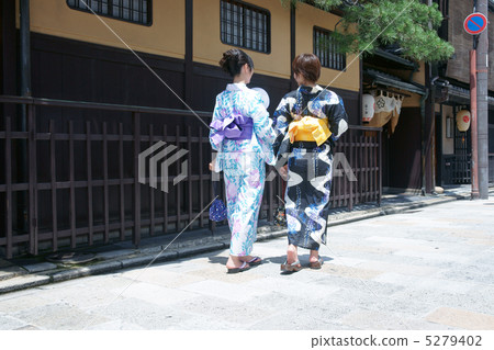 觀光在京都的一個少婦與yukata 觀光在京都的一個少婦與yukata 5279402
