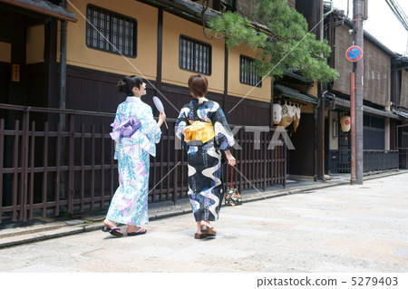 觀光在京都的一個少婦與yukata 觀光在京都的一個少婦與yukata 5279403