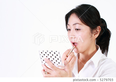 中量級商界女強人,使化妝 中量級商界女強人,使化妝 5279703