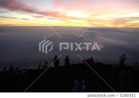 A view of the summit of Mt. Fuji 5280381
