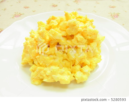 煮雞蛋和調味料混合 5280593