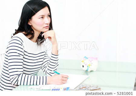 A woman holding a household account book A woman holding a household account book 5281001