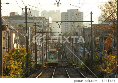 Dynasty in autumn Traffic by the subordinate city center Tadenumi Arakawa line 5281585