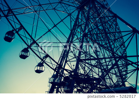 Look up at the Ferris wheel Look up at the Ferris wheel 5282017