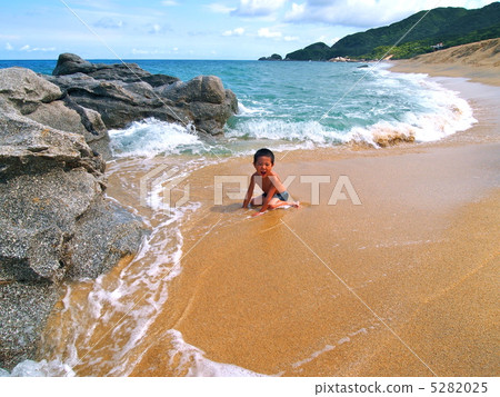 Seaside child 5282025