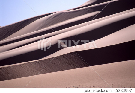 Dunes of the Sahara Desert 5283997