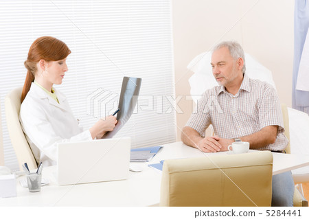 Doctor office - female physician patient x-ray Doctor office - female physician patient x-ray 5284441