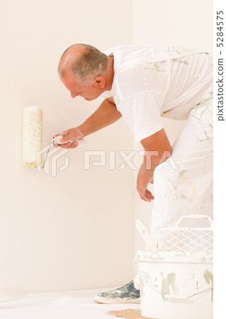 Home decorating mature man with paint roller 5284575