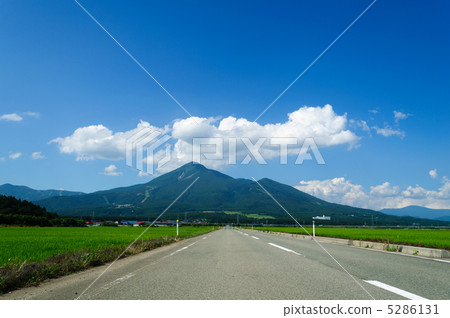 萬代山在夏天 5286131