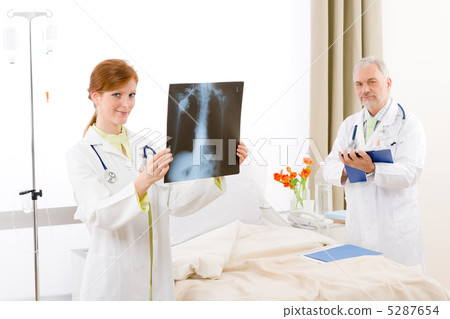 Medical team - portrait doctor x-ray hospital 5287654