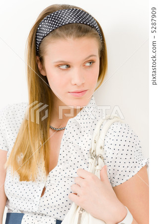 Fashion model - woman wear summer designer clothes 5287909
