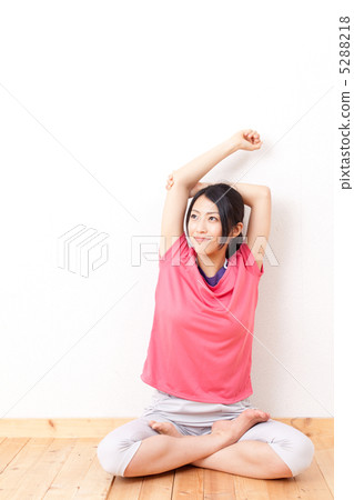 Women stretching Women stretching 5288218
