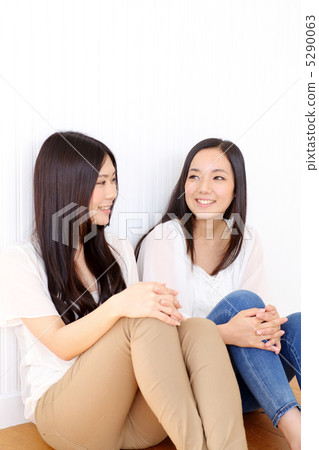 兩個女人 兩個女人 5290063