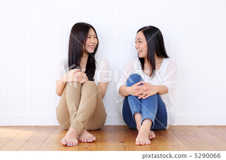 兩個女人 兩個女人 5290066