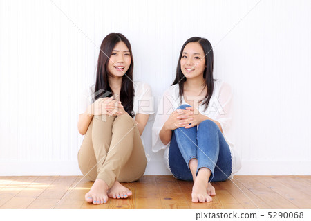 Two women 5290068
