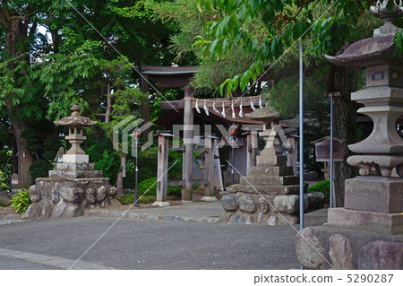 在秩父/ Ruku神社（Norimaki）石燈籠和Torii Torii附近散步 5290287